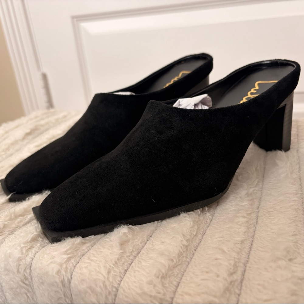 Lulu's Black Suede Zelah Mules